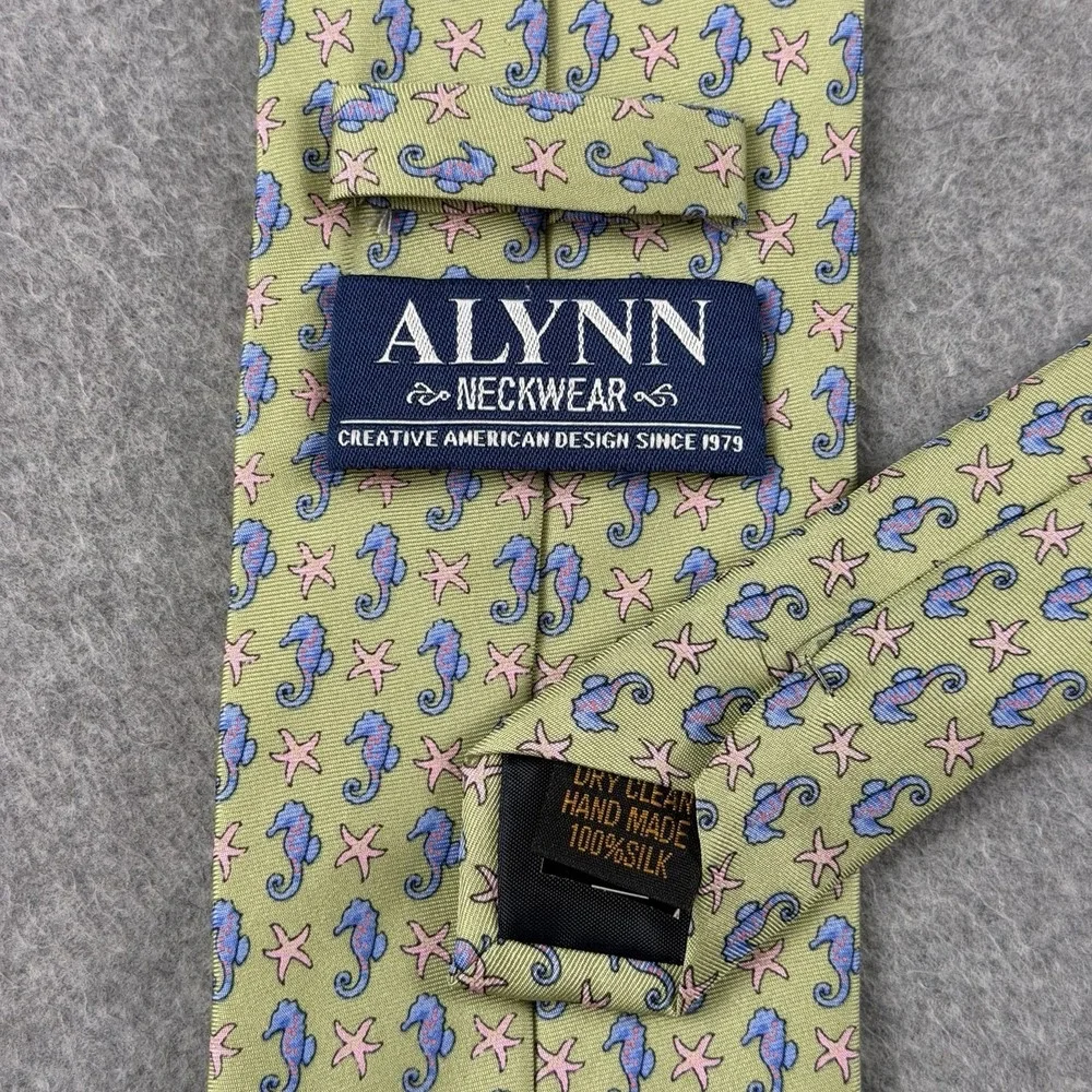 Vintage Alynn Neckwear Silk Seahorse Starfish Novelty Tie Green Handmade 60x3.25
